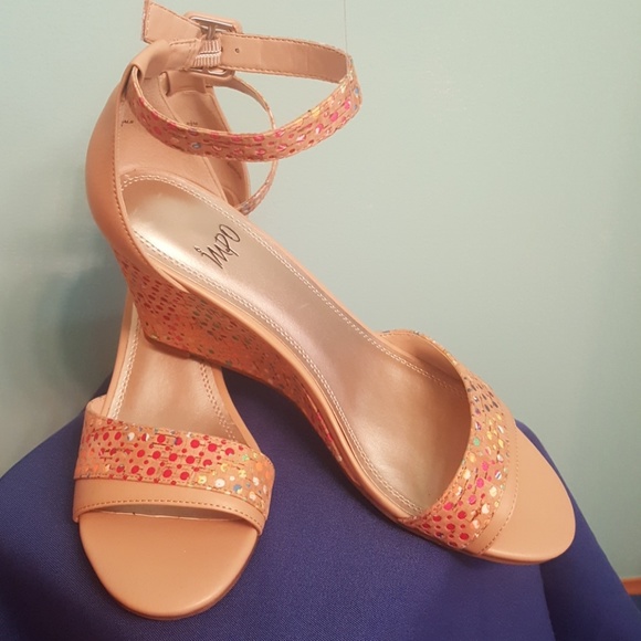 IMPO wedge heel shoe - Picture 2 of 10